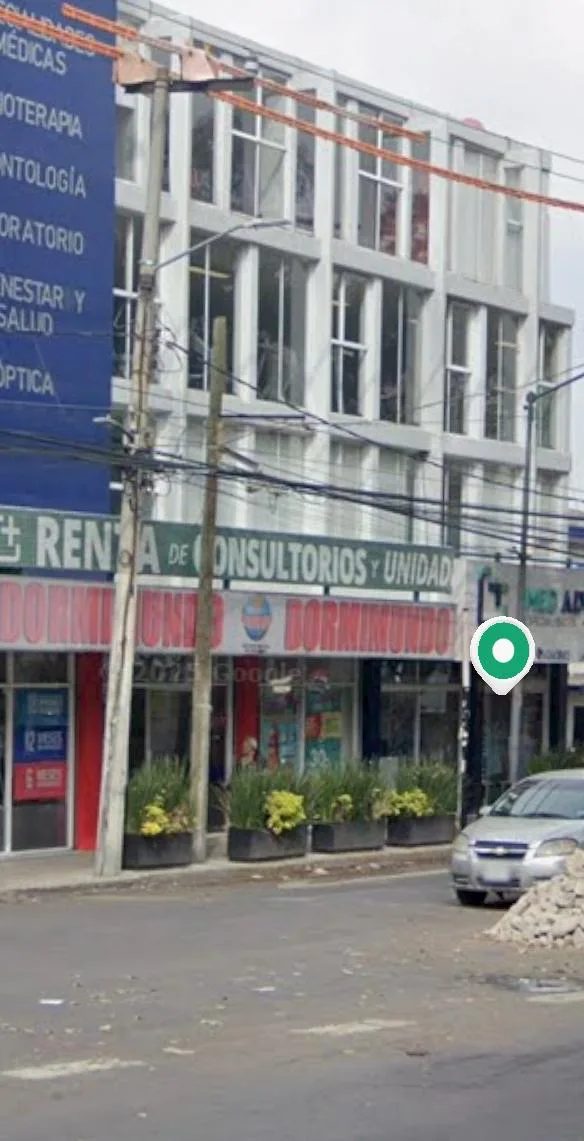 Fachada del edificio Med Avance junto a Dormimundo, entrada a los consultorios en Calzada de La Viga, Iztapalapa